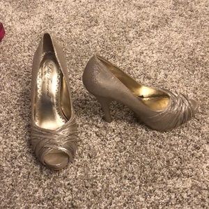 Lulu Townsend Gold Peep Tow Heel